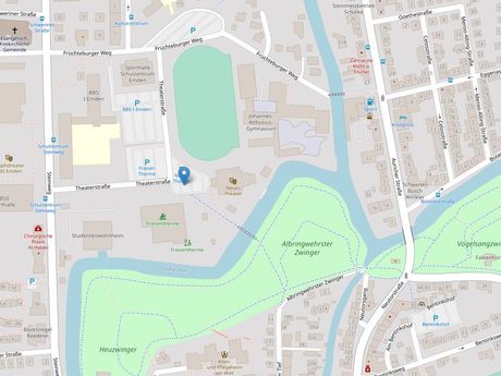 Zu sehen ist ein Kartenausschnitt von Open Streetmap, welcher den Standort des Parkplatzes am Neuen Theater anzeigt