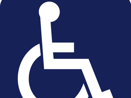 Zu sehen ist ein Rollstuhlpiktogramm in weiß auf blauem Hintergrund